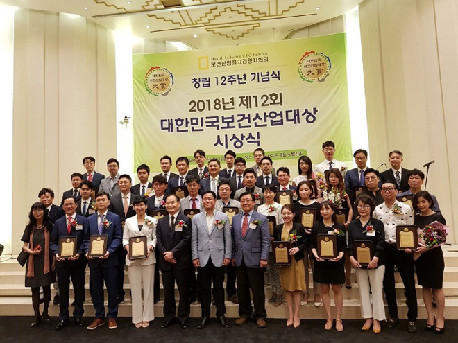 dung mao xinh dep cua nu doanh nhan viet nhan giai thuong tai han quoc - 6