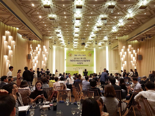 dung mao xinh dep cua nu doanh nhan viet nhan giai thuong tai han quoc - 7