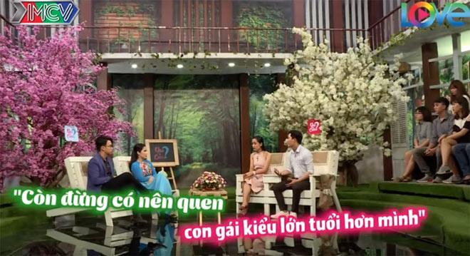 e den gan 30 tuoi, nu mc van cuoi duoc “soai ca” kem 6 tuoi - 3