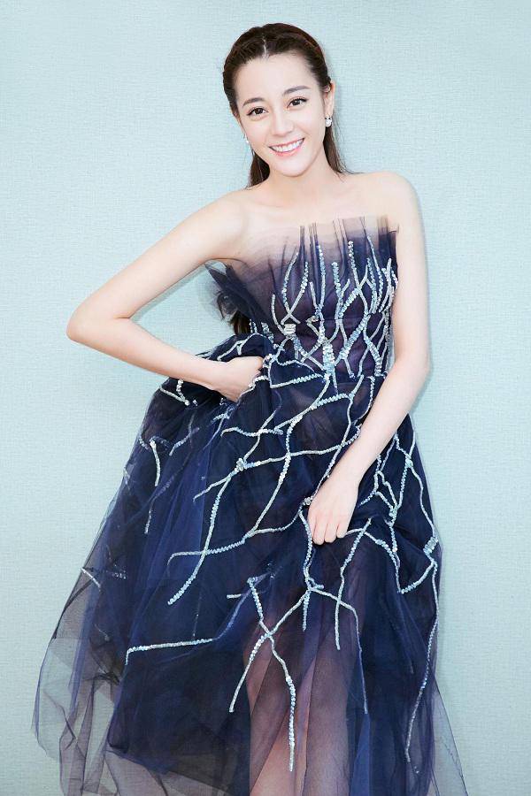 loat sao hoa ngu bi fan "boc phot" dim hang, tham hai nhat la lam tam nhu - 4