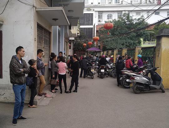 mac cho me van xin, con trai van lanh lung sat hai anh trai ruot cung me nuoi cua anh - 1