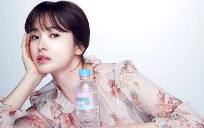 hoa ra day la bi quyet de song hye kyo luon tre trung khi dung canh ong xa kem tuoi - 7