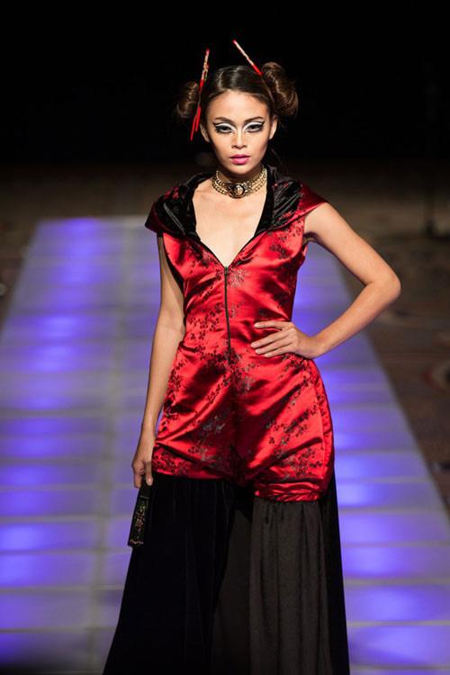 noi kho it ai thau cua mau viet tren san thoi trang quoc te - 4