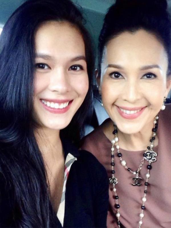 thua huong nhan sac cua me, con gai diem my dep long lay noi xu nguoi - 3