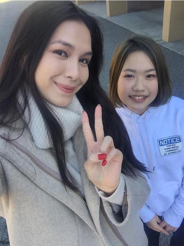 thua huong nhan sac cua me, con gai diem my dep long lay noi xu nguoi - 7