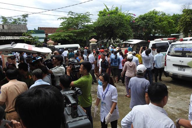 que ngheo dam nuoc mat don thi the chu re va 12 nan nhan vu tai nan xe don dau - 2