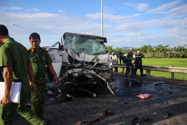 tin moi vu xe ruoc dau gap nan o quang nam: chu re nam trong so 13 nguoi tu vong - 3