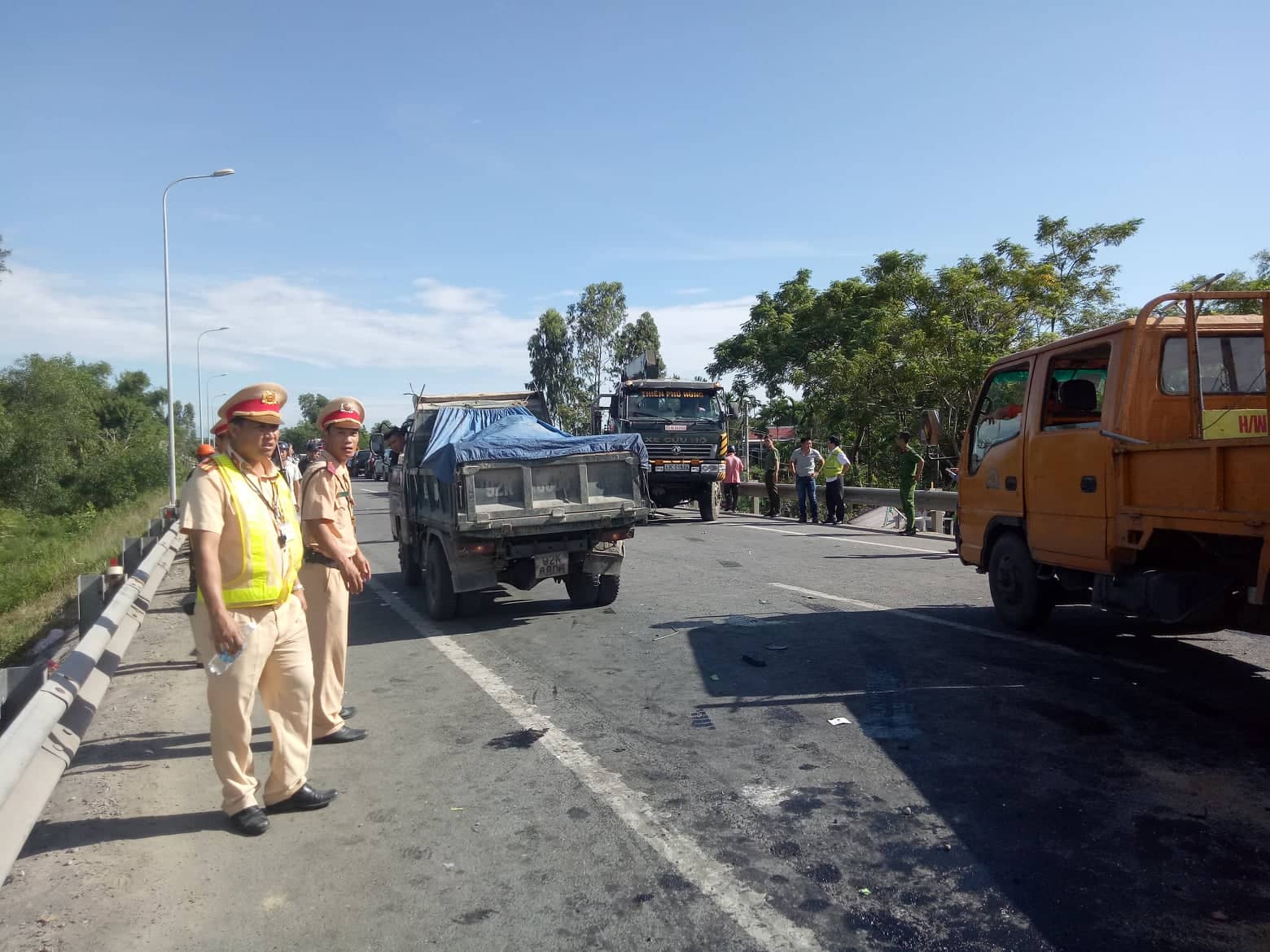 tai nan tham khoc o quang nam: loi ke am anh cua tai xe container phut va cham kinh hoang - 1