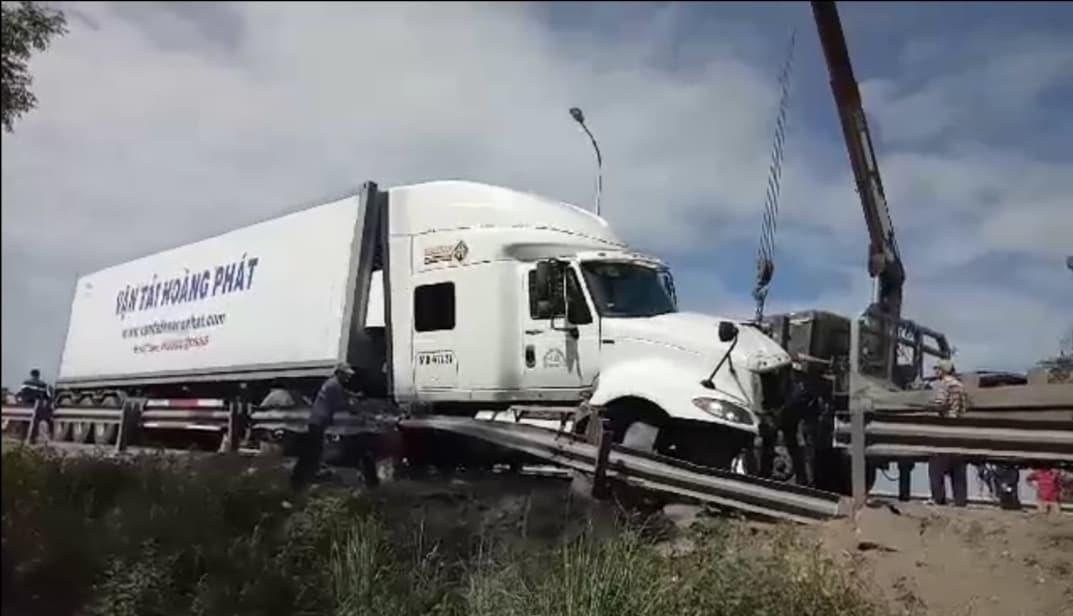 tai nan tham khoc o quang nam: loi ke am anh cua tai xe container phut va cham kinh hoang - 2