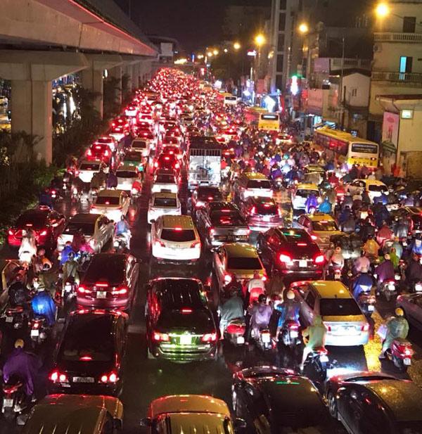 ha noi mua nhu trut vao gio tan tam, gio thoi nguoi nga nghieng, duong pho “chet cung” - 4