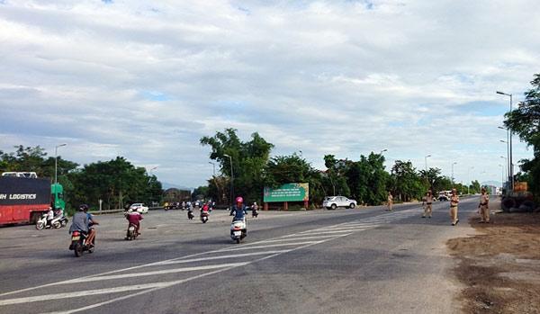 xe don dau gap nan o quang nam: loi ke cua nhung nguoi dau tien den hien truong giai cuu - 2