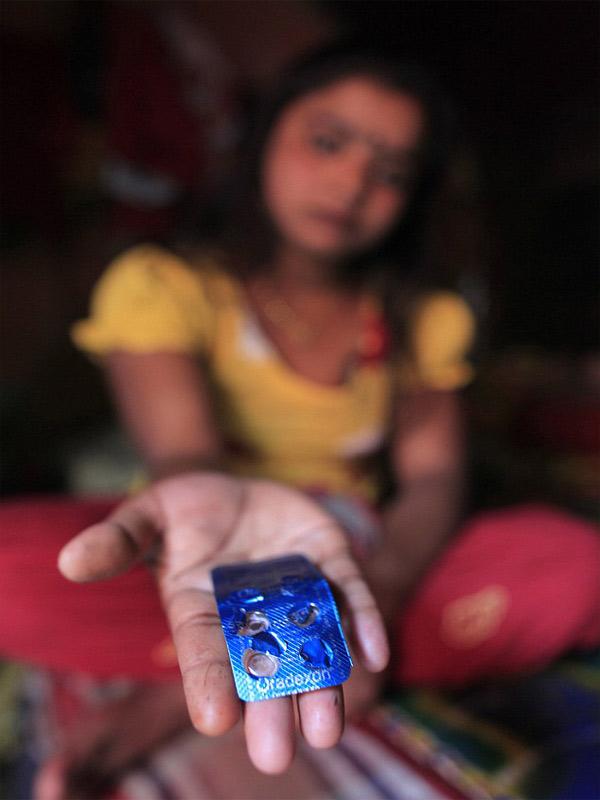 lay chong som, bi cha me de ruong ray va thang ngay song dia nguc cua be gai 11 tuoi - 4