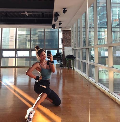 "ba co" han quoc 42 tuỏi dẹp nhu thiéu nũ, duọc bao trai tre theo duỏi - 15