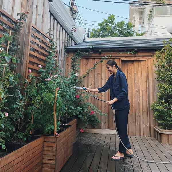 fan xot xa khi thay tang thanh ha du mat tuoi vui nhung dang voc gay go, mong manh - 1