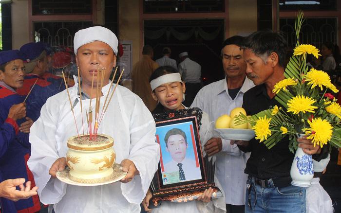 dam tang 7 nan nhan vu tai nan o quang nam: nhoi long con tre ngat lim tien cha - 11