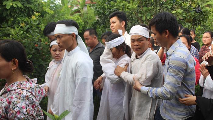 dam tang 7 nan nhan vu tai nan o quang nam: nhoi long con tre ngat lim tien cha - 13