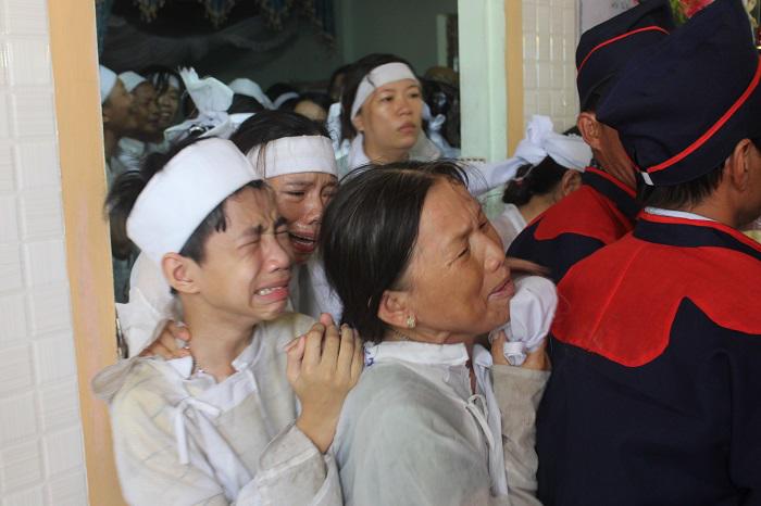 dam tang 7 nan nhan vu tai nan o quang nam: nhoi long con tre ngat lim tien cha - 16