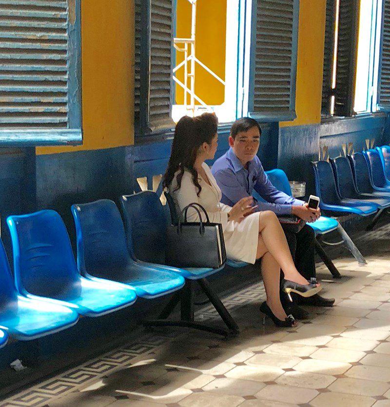 dang le nguyen vu bat ngo xuat hien, doi mat voi vo tai toa ve vu ly hon nghin ty - 2