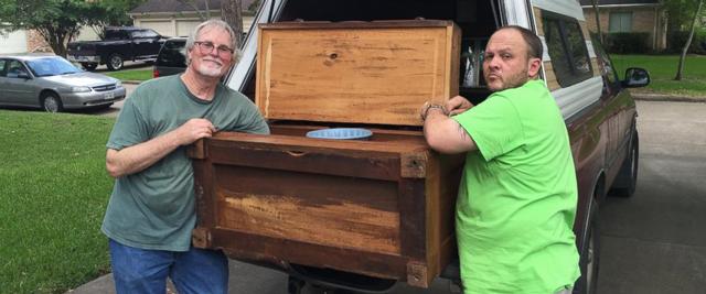 mua tu cu re tien, thu ben trong da khien nguoi dan ong vo cung choang vang - 2