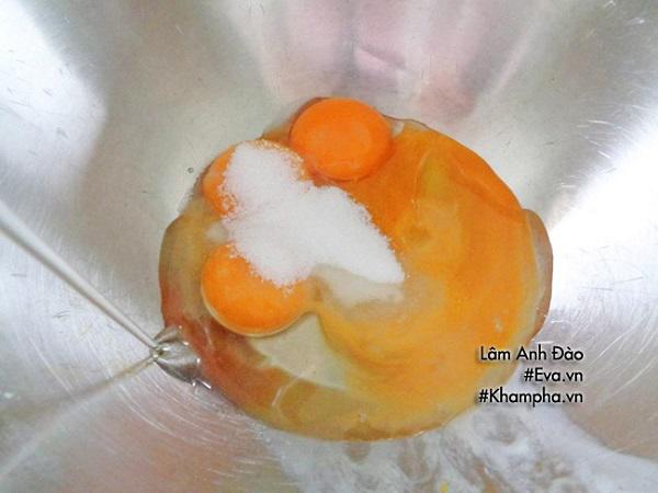 Cách làm bánh bông lan trứng muối mềm thơm, ngon ngậy, ăn là mê - 4