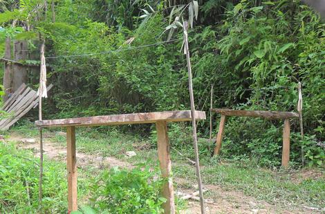 kinh hoang hu tuc treo nguoi chet tren dinh ta xi lang - 1