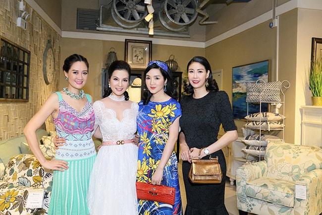 mang xa hoi hot nhat co 3 hoi my nu nay, choi voi nhau nhieu qua nen... giong nhau? - 10