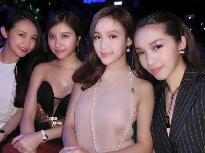 mang xa hoi hot nhat co 3 hoi my nu nay, choi voi nhau nhieu qua nen... giong nhau? - 7