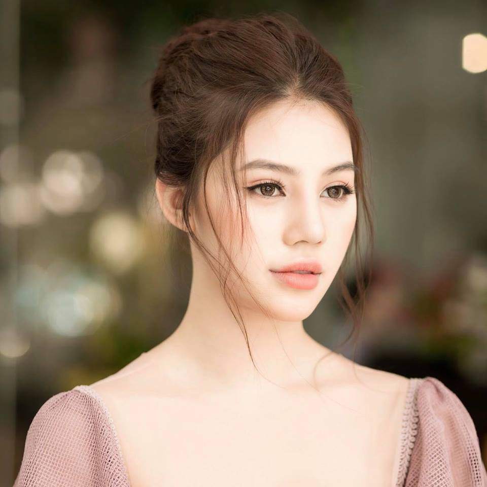 hoa hau con nha giau viet nam len tan bao nuoc ngoai la nguoi so huu nhan sac "nhan tao"? - 5