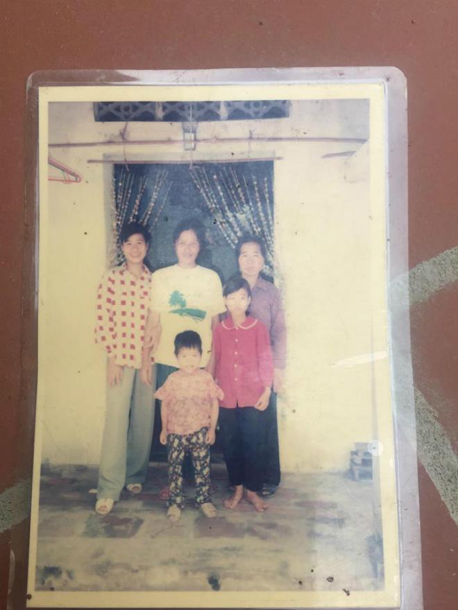 "co gai so dua" mang hinh hai tre 4 tuoi: nguoi me van cho doi, con cu mai ngay ngo - 2