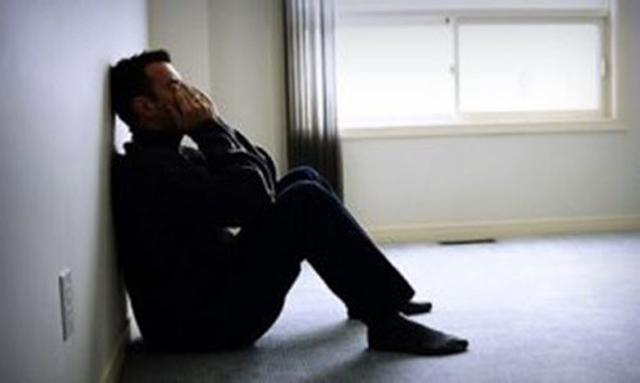 bat gap vo va anh ho dang khong manh vai che than, chong tuc gian lam dieu ghe so - 1