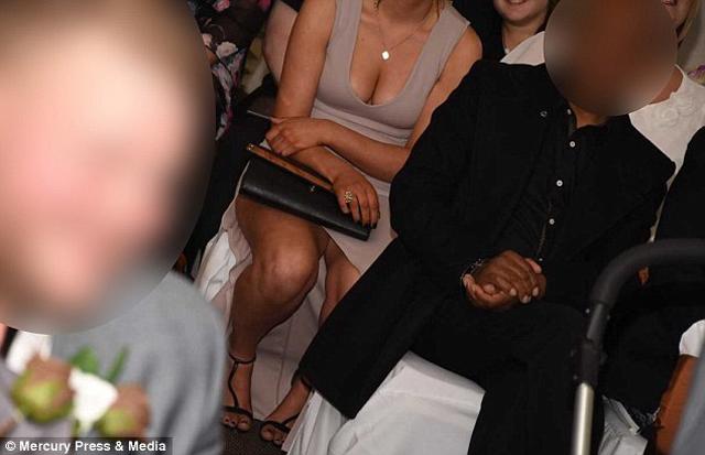 hao huc cho bo anh cuoi, cap doi soc nang khi nhiep anh toan chup nguc va mong phu dau - 1