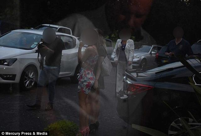 hao huc cho bo anh cuoi, cap doi soc nang khi nhiep anh toan chup nguc va mong phu dau - 5