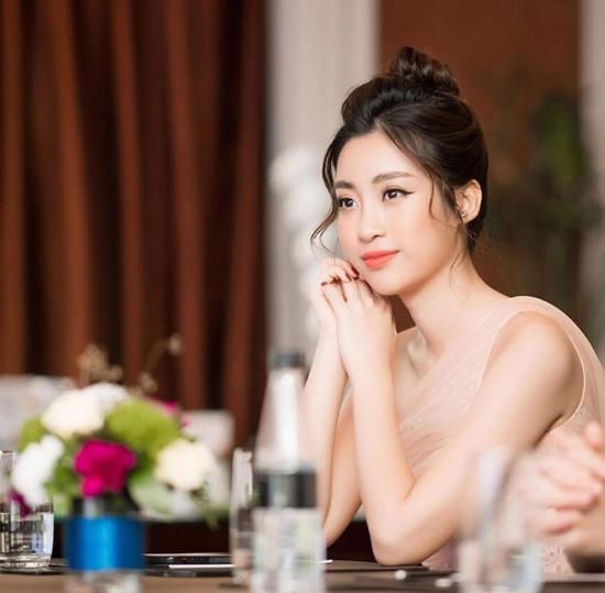 kieu toc "rau gian" ma hoang thuy linh va loat nguoi dep "lang xe" mang suc hut the nao? - 5