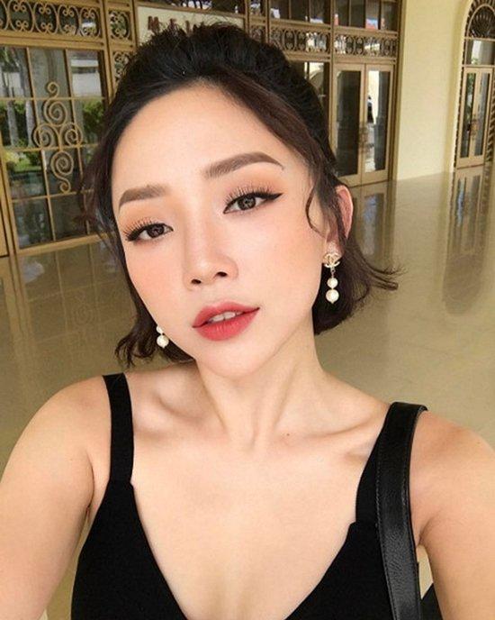 kieu toc "rau gian" ma hoang thuy linh va loat nguoi dep "lang xe" mang suc hut the nao? - 7