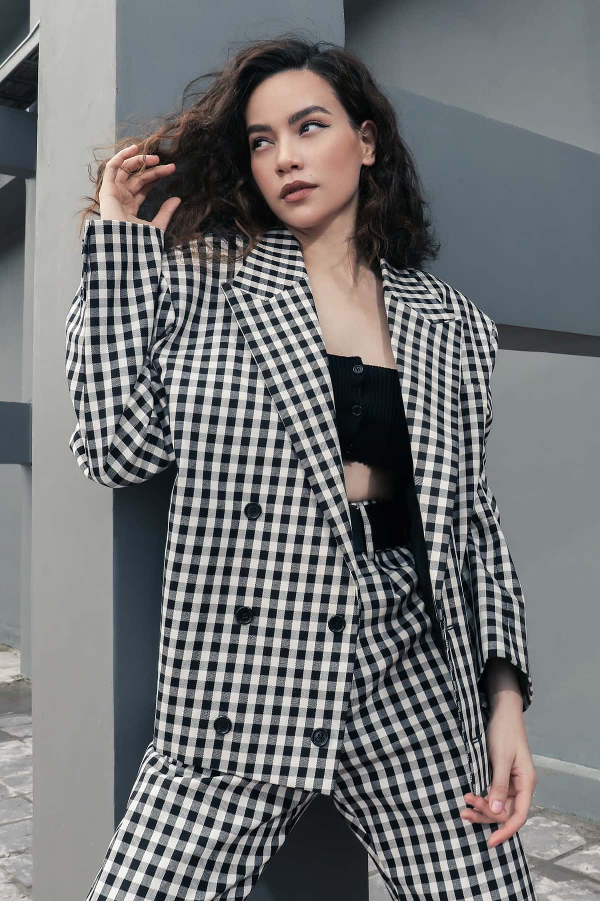 khong phai h'hen nie, pham huong hay hoa minzy, ha ho moi la "trum cuoi" gay bao voi toc moi - 9
