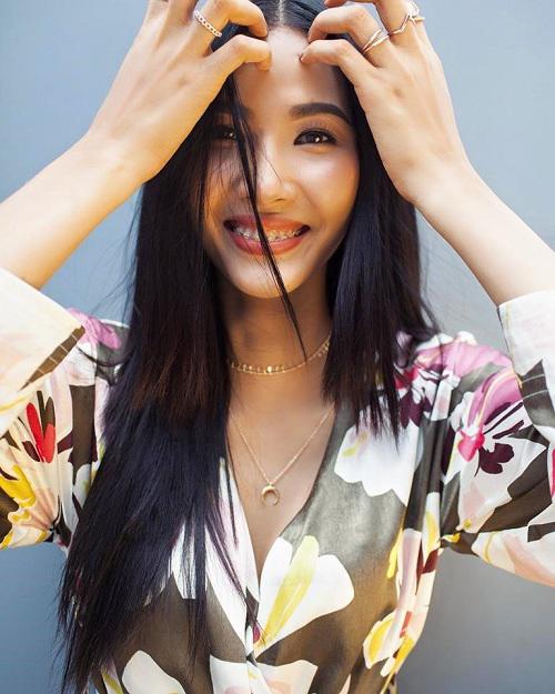 rang sat thi mac rang sat, hoang thuy, khanh linh van tu tin khoe nu cuoi toa nang - 1