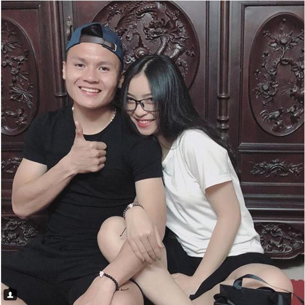 nhan sac khong ai thua ai cua nhung bong hong xung quanh cac cau thu u23 viet nam - 7