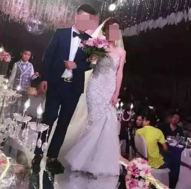 xon xao dam cuoi "khung": chu re mang hon 20 ty tien mat xep len san khau tang co dau - 1