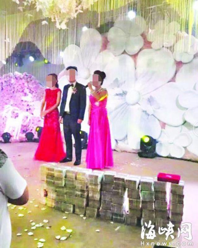 xon xao dam cuoi "khung": chu re mang hon 20 ty tien mat xep len san khau tang co dau - 3