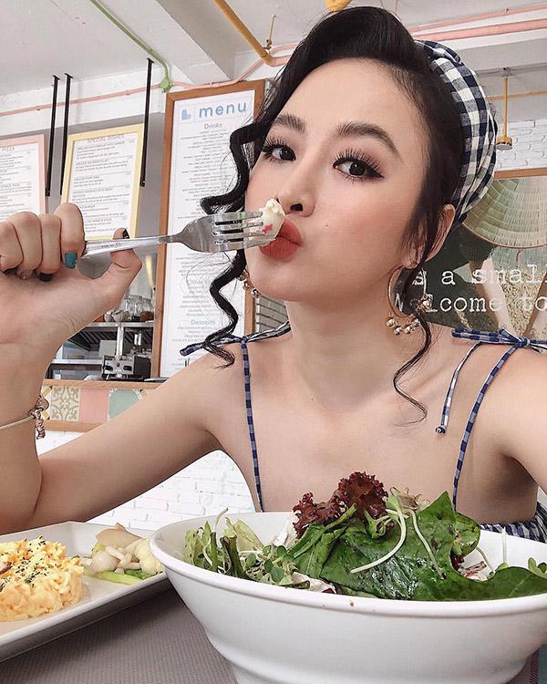 Rằm tháng 7 ăn chay kiểu Angela Phương Trinh: Không gắp đồ giả mặn nhưng vẫn ăn trứng gà - 7