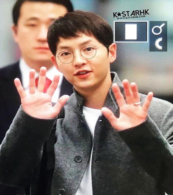sau dam cuoi the ky, vo chong song song dong loat tro lai voi dien mao khac la - 7