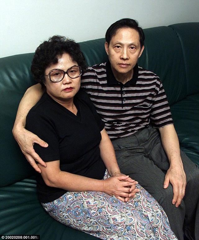 con gai mat tich suot 18 nam, bo me chet lang khi biet con bi hang xom sat hai - 4