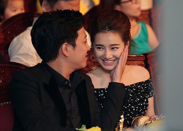 moi lan di ben canh truong giang, nha phuong lai dung mau son nay, vo tinh hay co y? - 3