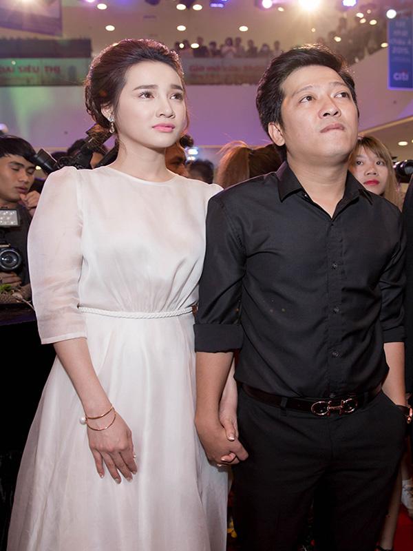 moi lan di ben canh truong giang, nha phuong lai dung mau son nay, vo tinh hay co y? - 5