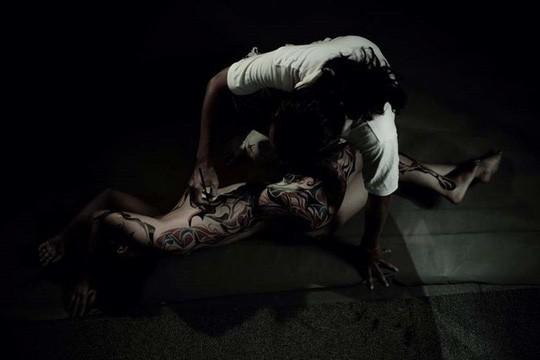 nghe si ngo luc len tieng sau khi duoc minh oan hiep dam nguoi mau nude - 1