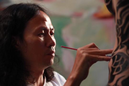 nghe si ngo luc len tieng sau khi duoc minh oan hiep dam nguoi mau nude - 3