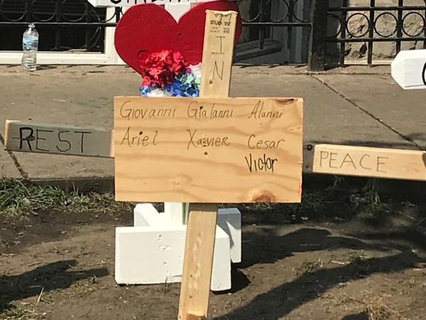 6 dua tre chet tham trong vu chay chung cu lo nhieu diem bat thuong o my - 1