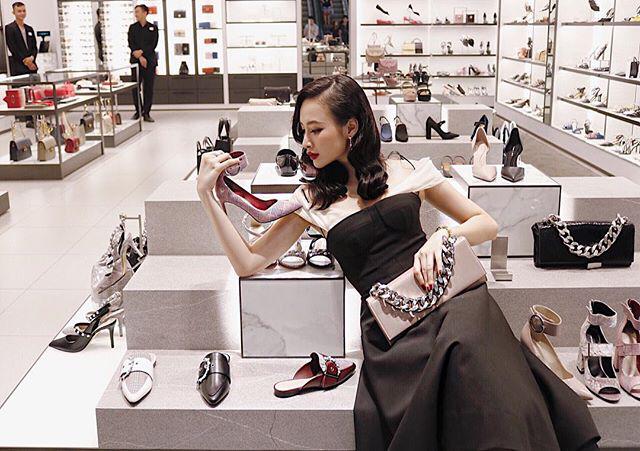 co dinh phong cach nhu angela phuong trinh, dien kieu toc nay phai di voi dung mau son kia - 4