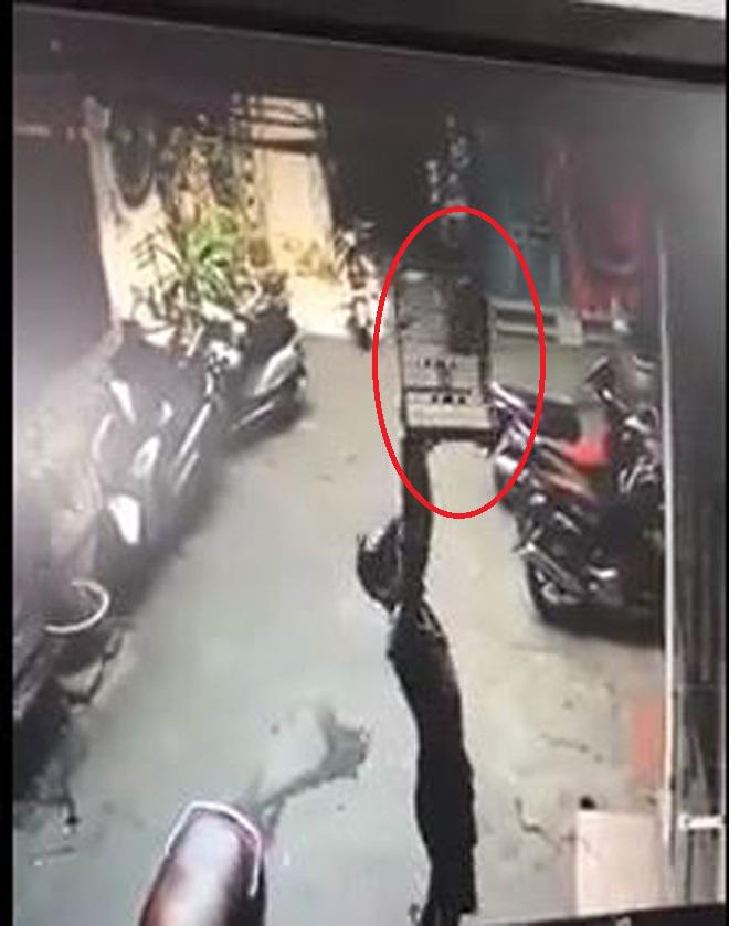 nam thanh nien trom long chim bo quen ca xe dap dien va cai ket day bat ngo - 2