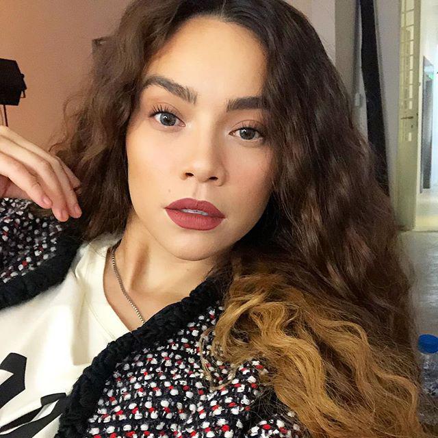 tim diem khac nhau giua loi trang diem ngay thuong va di tiec cua pham huong, ha ho, ngoc trinh - 1